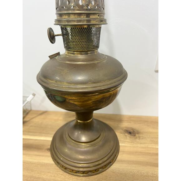 Vintage Brass Aladdin Oil Kerosene Lamp Model No. 11 w/Hurricane - Picture 4 of 14